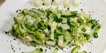 Салат с сельдереем и огурцом