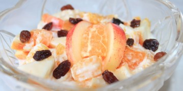 Салат из яблок с изюмом