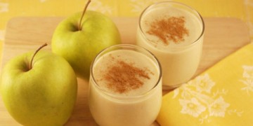Напиток с овсяными хлопьями и яблоком