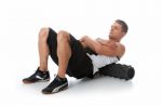 Массажный ролик Foam Roller: упражнения с цилиндром, виды валиков