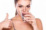 Очищение кишечника соленой водой: рецепты и упражнения для чистки организма